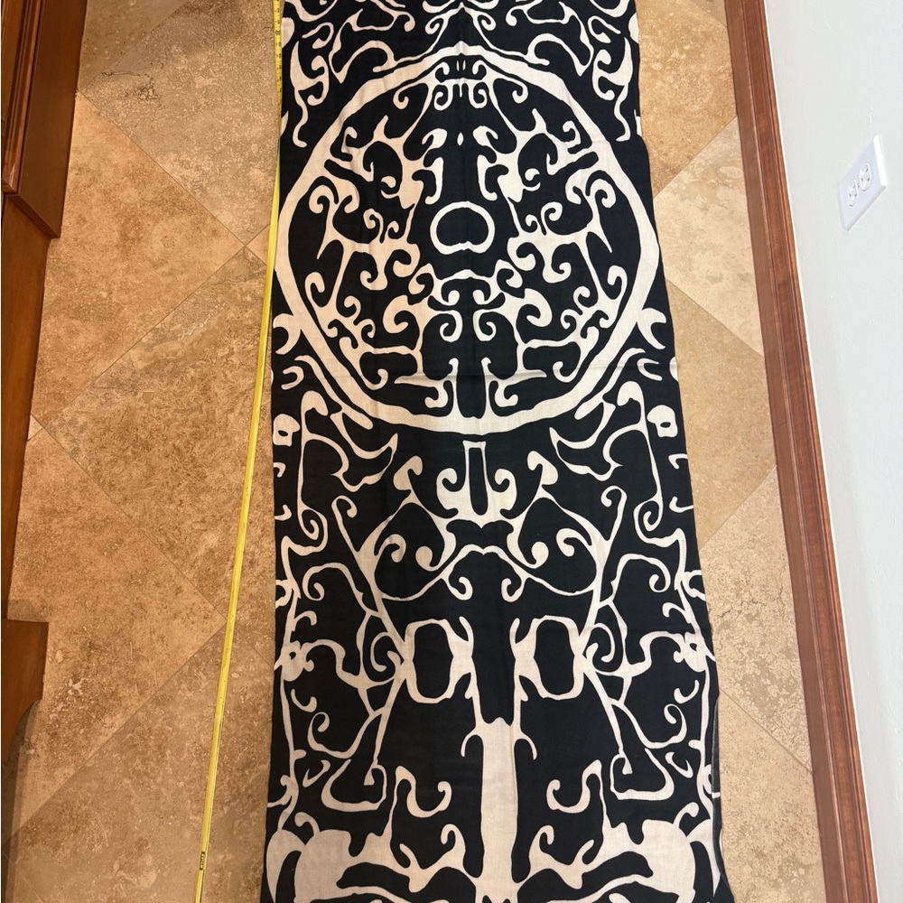 VEOND Black and White Swirl Scarf